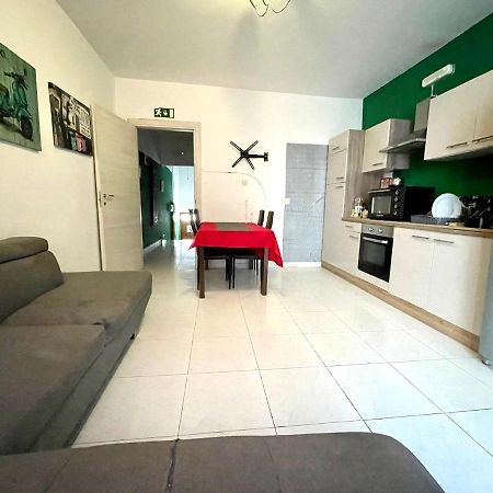 Room 6- Private Room With Private Terrace, Private Bathroom, Ac And Wifi Sliema Exterior photo