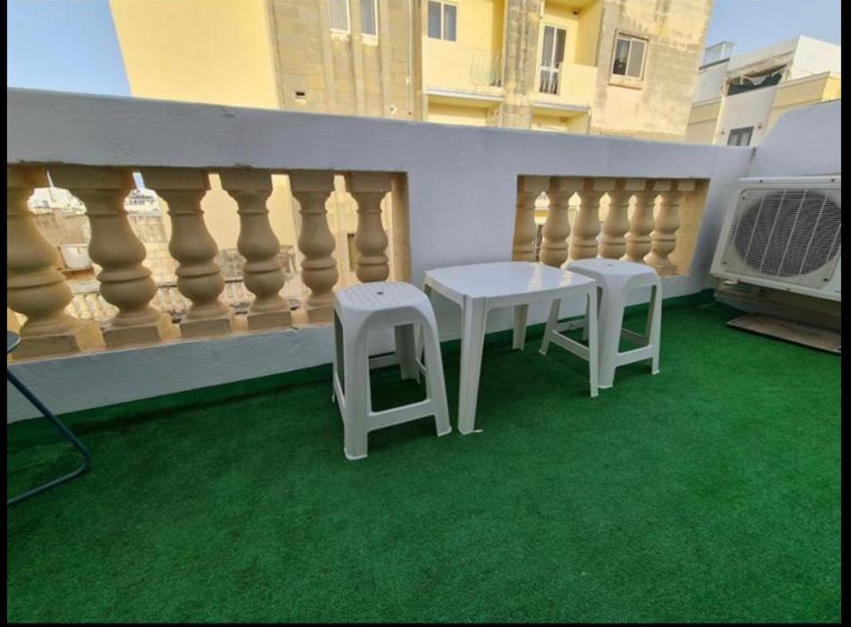 Room 6- Private Room With Private Terrace, Private Bathroom, Ac And Wifi Sliema Exterior photo