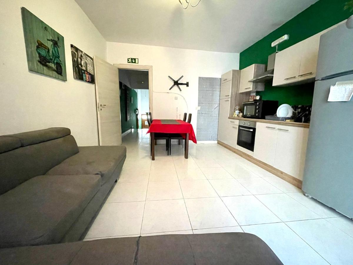 Room 6- Private Room With Private Terrace, Private Bathroom, Ac And Wifi Sliema Exterior photo